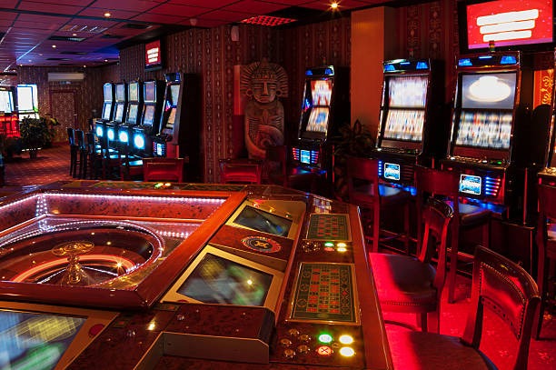 Live dealer at a Koprok table on supergacor, dealing cards with professional studio lighting